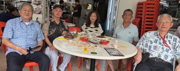 会长与三位棋坛元老相聚言欢