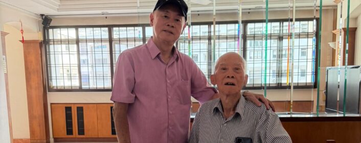 老前辈严清秀先生借出珍藏棋谱展出