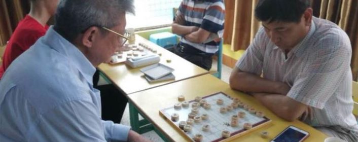 陈弈秋到汕头 参加邀请棋赛