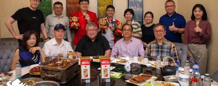 云伟龙董事长设宴款待 东运会夺金银铜三选手