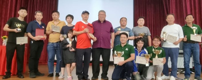 第三届“曾士生杯”种族和谐日图形象棋个人公开赛许正豪勇夺公开组冠军