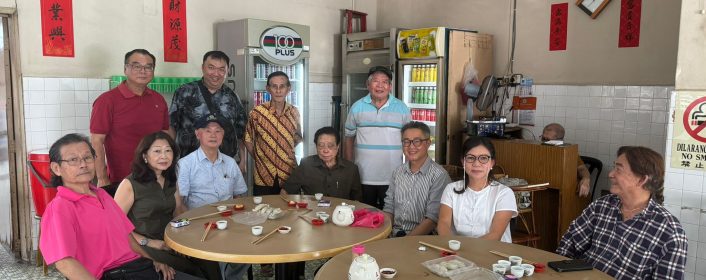 拜访本会永久名誉会长彭彪太平局绅